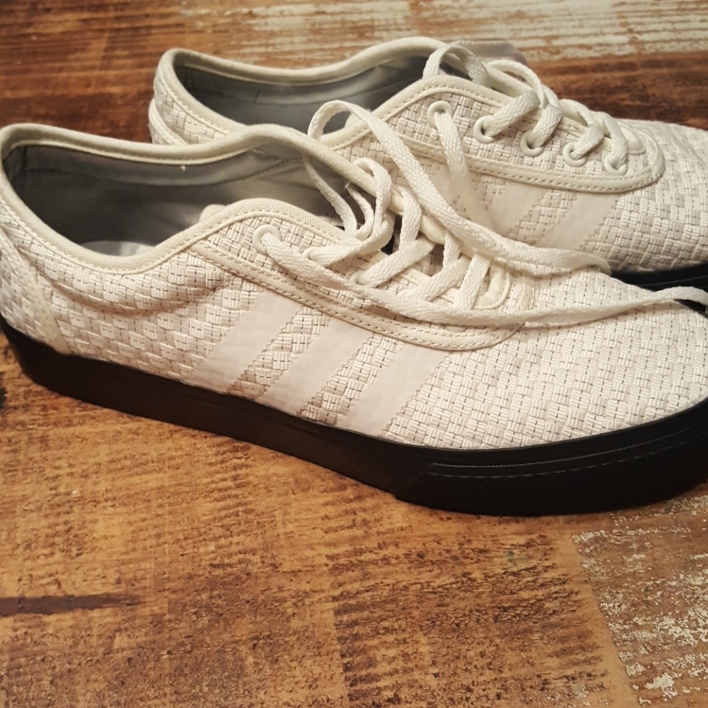 Adidas skate boarding shoe for men 9.5